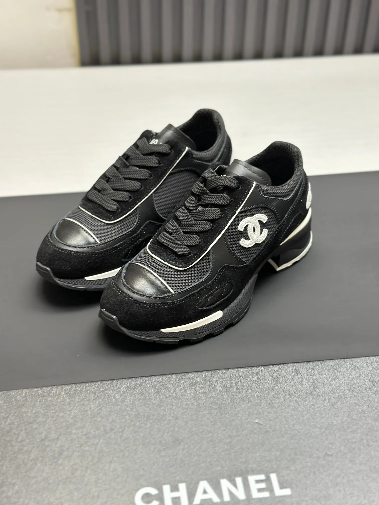 Men's shoes 💰620💰Women's 🚺 Chanel Panda shoes! 2025 counter top casual sports shoes This classic design; the upper is in the style of electric embroidery with various techniques; the outsole is fashionable and sporty; the unusual inclusion of a variety of color matching elements... The diversified mix and match is very good-looking and versatile, and can be used for leisure, fashion, sports, and outdoor... ꫛꫀꪝ Go➫ Materials: ❶Upper made of: original imported first-layer silk cowhide + original waterproof cloth + original first-layer cowhide ❷Inner use: Original Yangli+wang ❸ Outsole based on: Original TPU combination outsole Special counter boutique packaging complete set for women 35–41